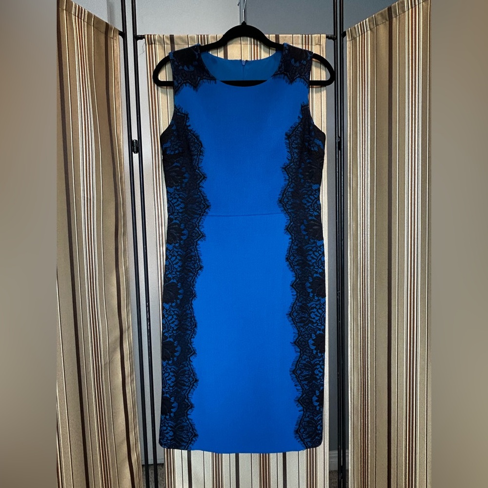 Sheath dress with eyelash lace